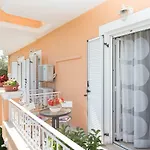 House Of Velenia - 2 Bedroom Near Old Town, Airport And Bus Station Lägenhet