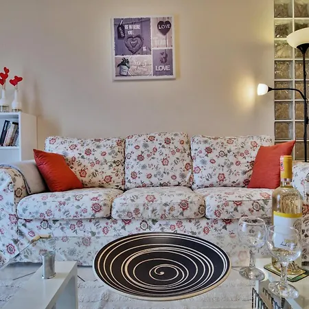 House Of Velenia - 2 Bedroom Near Old Town, Airport And Bus Station Apartment *