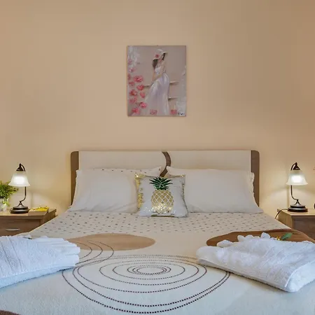 House Of Velenia - 2 Bedroom Near Old Town, Airport And Bus Station
