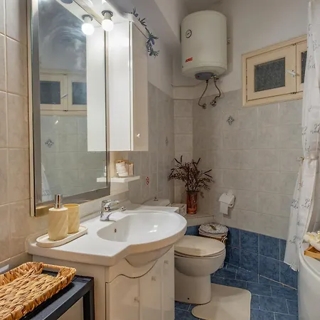 House Of Velenia - 2 Bedroom Near Old Town, Airport And Bus Station Apartment