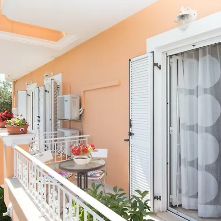 House Of Velenia - 2 Bedroom Near Old Town, Airport And Bus Station Apartment