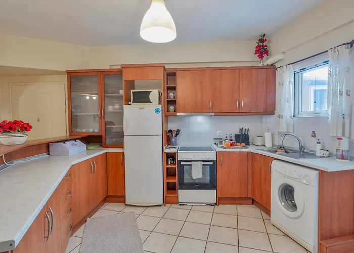 House Of Velenia - 2 Bedroom Near Old Town, Airport And Bus Station דירה *
