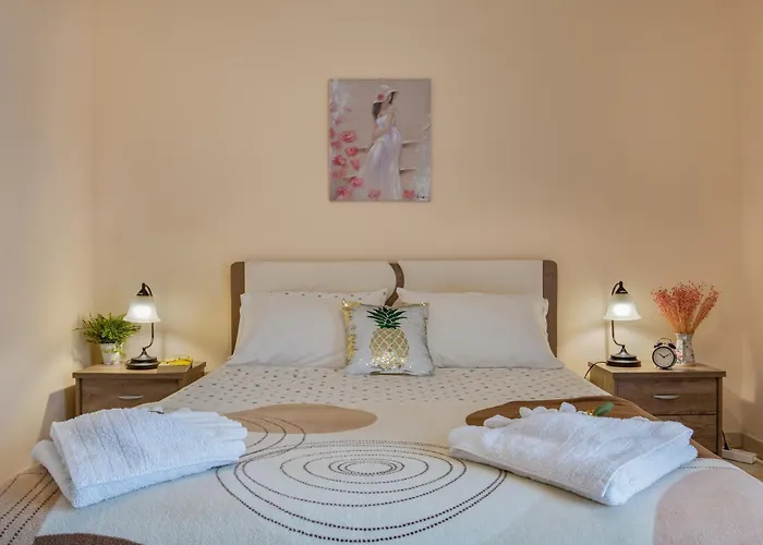 House Of Velenia - 2 Bedroom Near Old Town, Airport And Bus Station