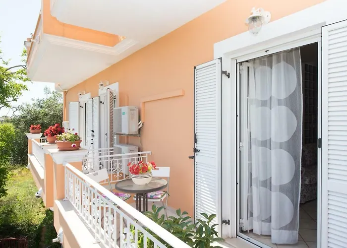House Of Velenia - 2 Bedroom Near Old Town, Airport And Bus Station דירה