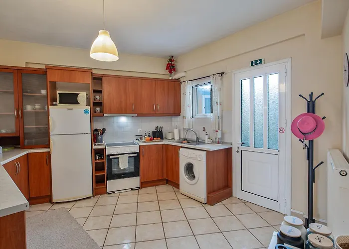 Apartament House Of Velenia - 2 Bedroom Near Old Town, Airport And Bus Station