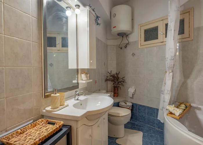 House Of Velenia - 2 Bedroom Near Old Town, Airport And Bus Station Apartament
