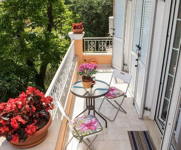 Apartament House Of Velenia - 2 Bedroom Near Old Town, Airport And Bus Station *
