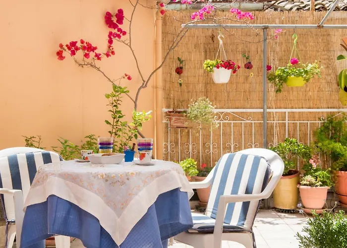 House Of Velenia - 2 Bedroom Near Old Town, Airport And Bus Station Apartament